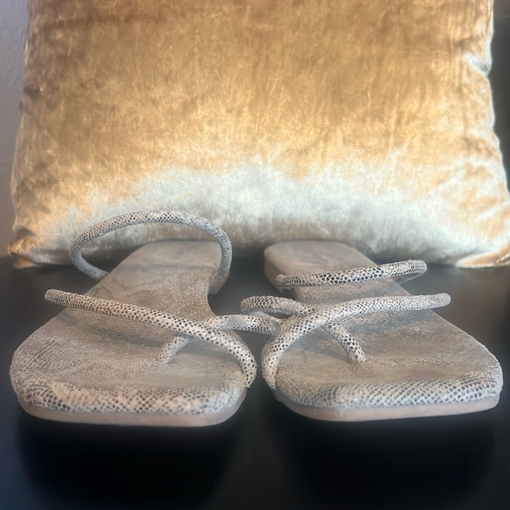 Preowned Express Snakeskin sandals size 10.